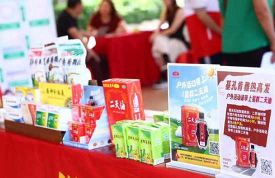白云山星群聚焦预防基孔肯雅热，二天油无蚊行动公益活动送关怀