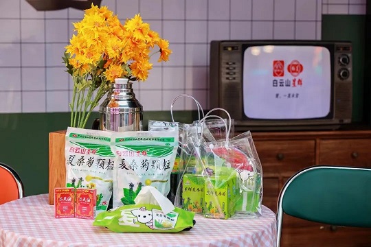 本土老字号焕发新活力，专属于广东人的童年味道“星群夏桑菊&五羊雪糕”联名快闪活动完美收官！现场有你的身影吗？