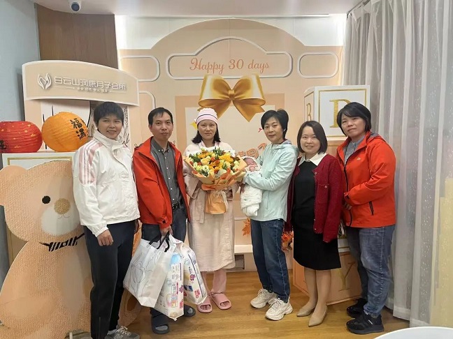 星群工会慰问“三胎”职工家庭，传递温暖关怀