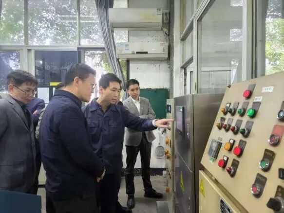 广药集团党委副书记、董事徐彬一行到白云山星群调研