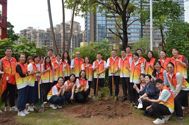 “星”苗育新绿 星群公司组织党员和团员开展植树志愿服务活动